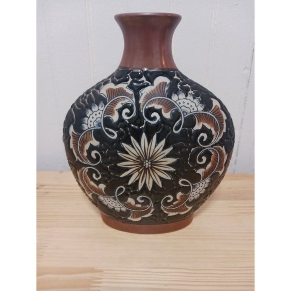 VERY UNUSUAL INLAY VASE - VINTAGE - BLACK, TAN AND CREAM  COLORS - GORGEOUS! - Picture 1 of 9